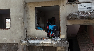 Kayseri'de gerçeğini aratmayan deprem tatbikatı