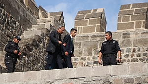 Tarihi kalede intihar girişimini film gibi seyrettiler