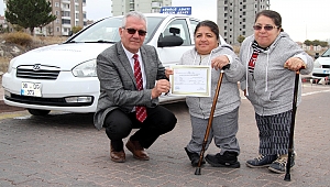 1 metre boyundaki iki kardeşin otomobil hayali gerçek oluyor