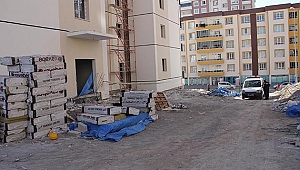 5'inci kattan düşen inşaat işçisi yaralandı