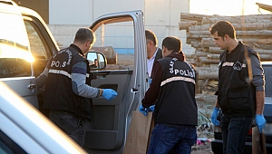  Aracın camını kırarak yaklaşık 30 bin TL çalan şahıslar yakalandı