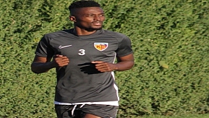  Bernard Mensah forma giyecek