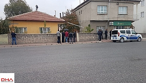 İcra görevlilerine içeri sokmadı, silah çekti