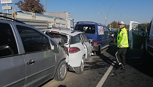 Kayseri'de 4 aracın karıştığı zincirleme trafik kazası: 5 yaralı