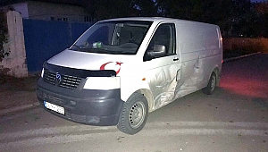  Minibüs ile otomobil çarpıştı: 3 yaralı