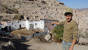 Taşınan köyde tek başına hayvancılık yapıyor