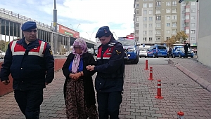 Yaşlı çift, 22 kilo esrarla yakalandı