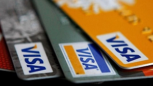 Ağabeyinin kimliğine kendi fotoğrafını yapıştırarak kredi kartı çıkardı