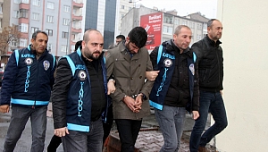  Dolandırıcılara 40 bin TL'yi balkondan attı