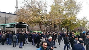 Evinde vurularak öldürülen adam son yolculuğuna uğurlandı