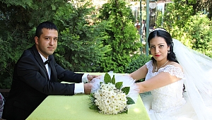 Hastanede ikizleri ile birlikte ölen kadın toprağa verildi