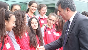 İl Müdürü Eskici, voleybolcuları uğurladı