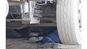 Kamyonun altında kalan işçi hayatını kaybetti