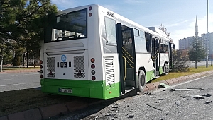 Kayseri'de beton mikseri, halk otobüsü ile çarpıştı: 14 yaralı
