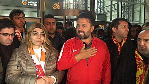 Kayserisporlu taraftarlar, Çaykur Rizespor maçı öncesi futbolculara destek verdi