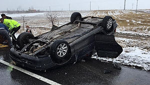 Otomobilin ters döndüğü kazada 3 kişi yaralandı