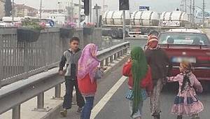 Sürücüleri para vermeleri için taciz eden 10 çocuğun ailesi hakkında işlem yapıldı