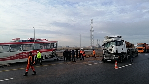 Tır durakta yolcu alan halk otobüsüne çarptı: 11 yaralı
