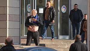 Valilik önünde kendisini bıçakla yaralamak istedi