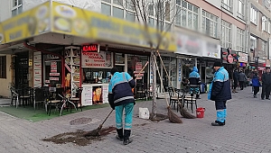 Yaslandığı demir korkuluk kırıldı, 2. kattan yere çakıldı