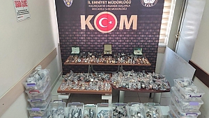  Kaçakçılık polisinden 500 bin TL'lik kaçak saat operasyonu