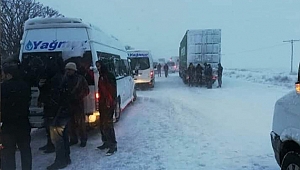 Kayseri-Ankara ve Kayseri-Niğde yolu kar yağışı nedeniyle trafiğe kapatıldı