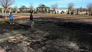 Kayseri'de çocuk parkının yakılması güvenlik kamerasında