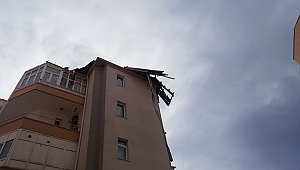 Kayseri’de şiddetli rüzgar çatıları uçurdu