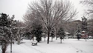 Kayseri güne kar sürprizi ile uyandı