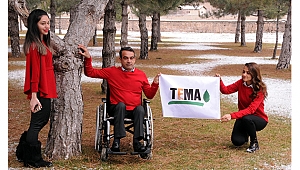 Milli Eğitim ve TEMA gönüllüleri Toprak Dede'yi kırmızı kazaklarıyla andı