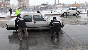 Polisten Kaçan Sürücü Ve Arkadaşı, Lastiklere Ateş Edilerek Yakalandı