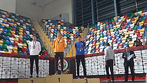 Atilla Göktuğ Taşdelen'den bronz madalya