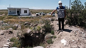 Defineciler, belediyeden geldiklerini söyleyerek kaçak kazı yaptı