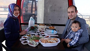 2 bin 495 metrede kahvaltı