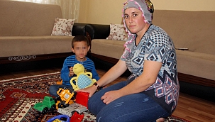 4 yaşındaki çocuğu tokatla yere serdi