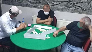 Koronavirüs temaslısı, kahvede kumar oynarken yakalandı