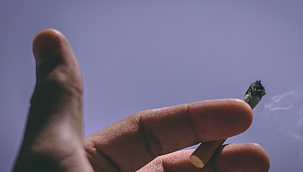 Açık alanda sigara içenlere 900 TL ceza 