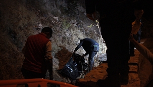 Başına taşla vurup öldürdü, kayalıklardan atıp üzerini taşla örttü