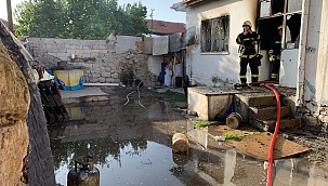 Elektrik kontağından çıkan yangında müstakil ev kullanılamaz hale geldi