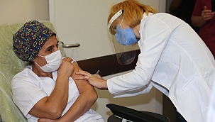 İlk Faz 3 aşısı pandemi servisi çalışanına uygulandı