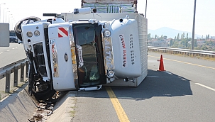 Kamyonet yan yattı, sürücü yara almadan kurtuldu