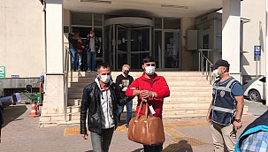 Polisten kaçan şahıs gardıropta halıya sarılı halde yakalandı