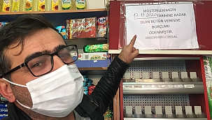 İki hayırsever bakkal defterini satın aldı