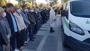 Koronavirüs'ten hayatını kaybeden doktor toprağa verildi
