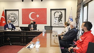 Öğretmen başkan öğretmenlerle buluştu