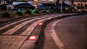 Talas’ın kavşaklarına ışıklı reflektörler konuyor
