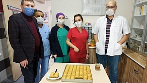 Baklavacı Şemsettin’den sağlıkçılara tatlı sürprizi        