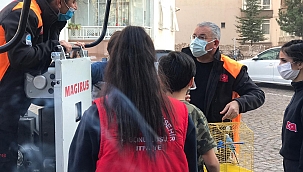 Canından önce muhabbet kuşunu düşündü