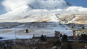 Erciyes Dağı’na sezonun ilk karı yağdı