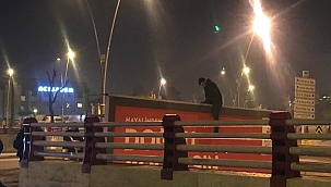 İş bulamadığı için terk edilen şahıs üst geçitten atlamak istedi